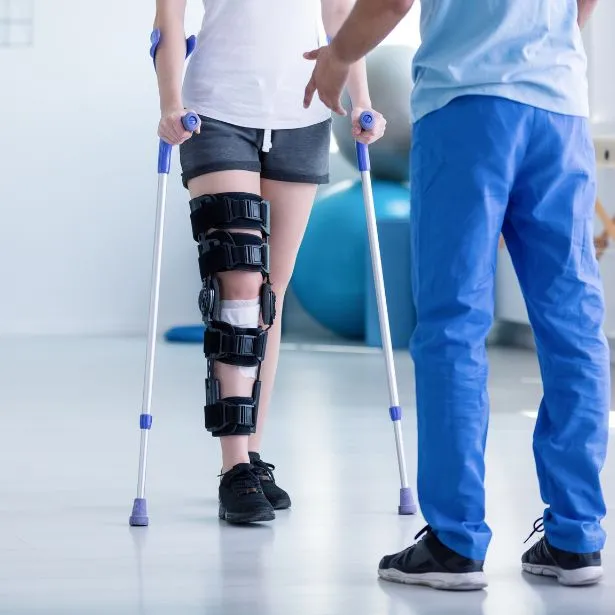 Seduta di fisioterapia presso lo studio del chirurgo della mano a Foggia Roberto Gabrieli